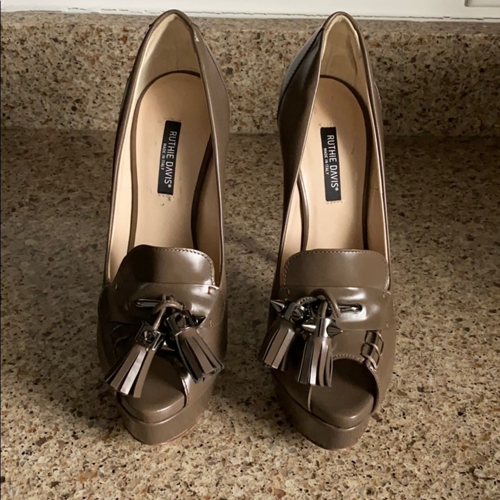 Ruthie Davis Taupe platform peep toe pump. Size 37